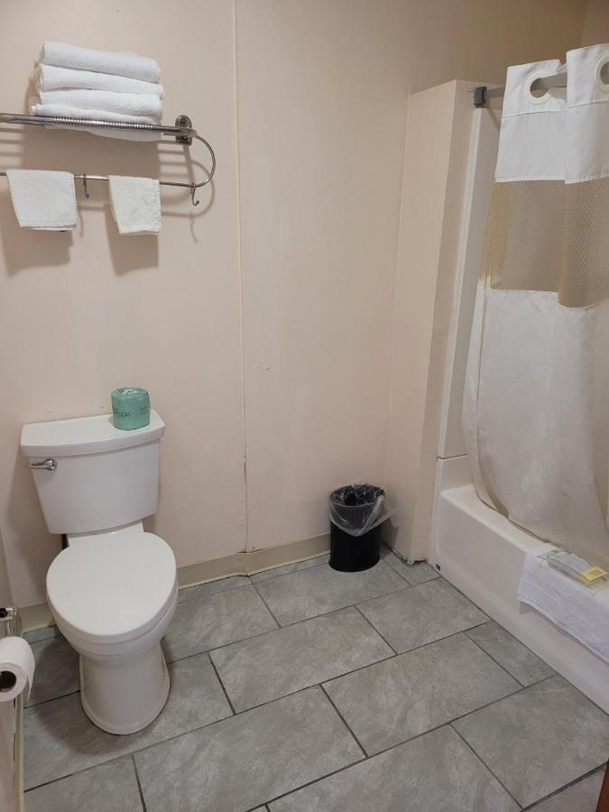 Sterling Inn Near Iag Airport ナイアガラフォールズ エクステリア 写真